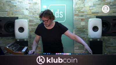 Live DJ Set with Wakin