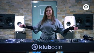 Live DJ Set with Zoya