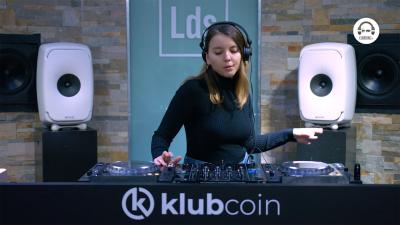 Live DJ Set with Laure 