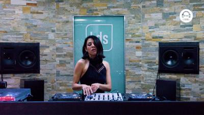 Live DJ Set with Izadora