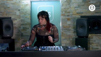 Live DJ Set with Mel-UU