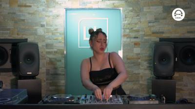 Live DJ Set with Lili