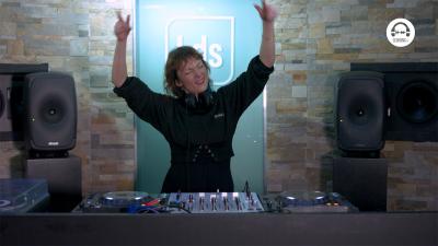 Live DJ Set with Eloïse