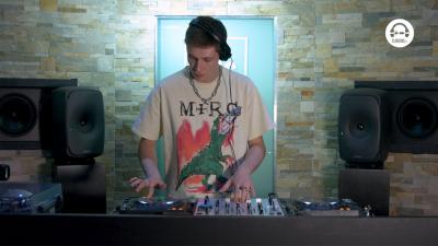 Live DJ Set with UNKNM