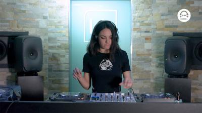 Live DJ Set with Adorå