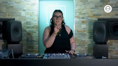 Live DJ Set with Izis