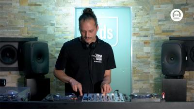 Live DJ Set with Moe