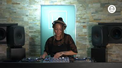 Live DJ Set with Mélina