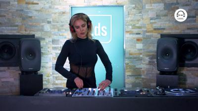 Live DJ Set with Davina Moss