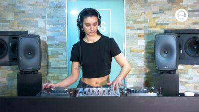 Live DJ Set with Carla Schmitt